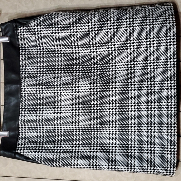 THE LIMITED faux leather skirt 8 black checkered - Picture 1 of 6